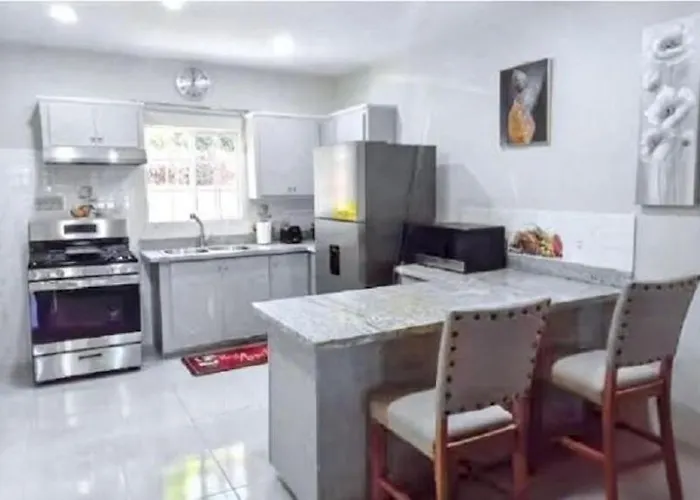Holiday home Mirando Place #3---beach Club Access, Hot Tub, Gym, Pool, 3 Lounges, Townhouse 3 ,airport 10min *