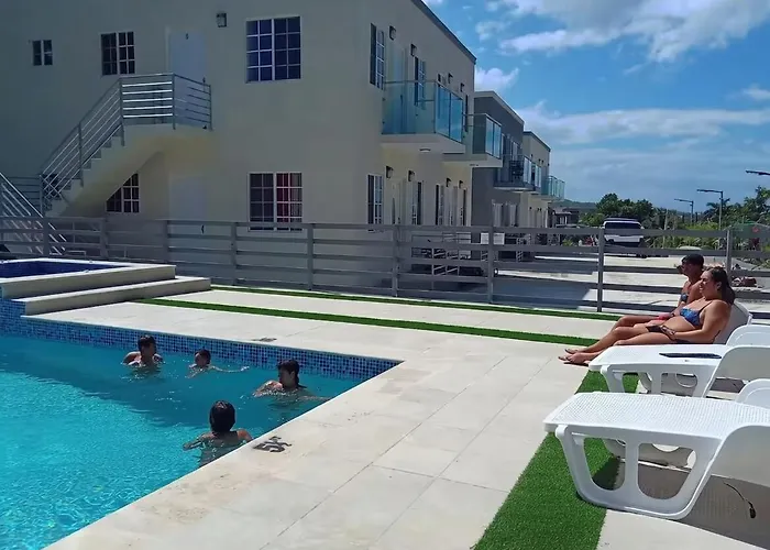 Mirando Place #3---beach Club Access, Hot Tub, Gym, Pool, 3 Lounges, Townhouse 3 ,airport 10min Holiday home *