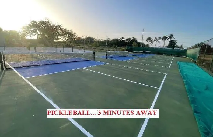 Mirando Place #3---beach Club Access, Hot Tub, Gym, Pool, 3 Lounges, Townhouse 3 ,airport 10min * Montego Bay