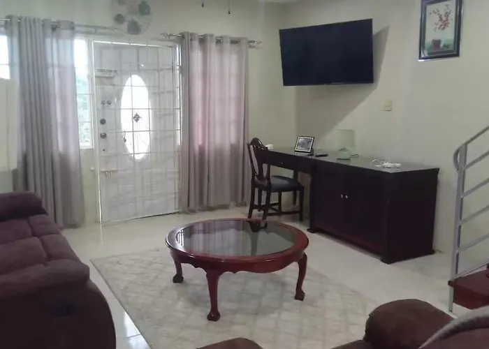 Mirando Place #3---beach Club Access, Hot Tub, Gym, Pool, 3 Lounges, Townhouse 3 ,airport 10min *