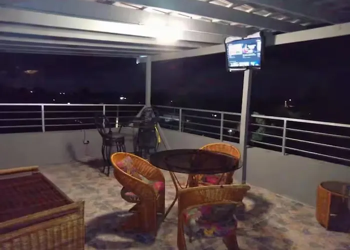 Mirando Place #3---beach Club Access, Hot Tub, Gym, Pool, 3 Lounges, Townhouse 3 ,airport 10min Holiday home