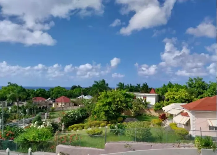 Mirando Place #3---beach Club Access, Hot Tub, Gym, Pool, 3 Lounges, Townhouse 3 ,airport 10min Holiday home