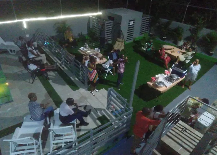 Mirando Place #3---beach Club Access, Hot Tub, Gym, Pool, 3 Lounges, Townhouse 3 ,airport 10min Holiday home