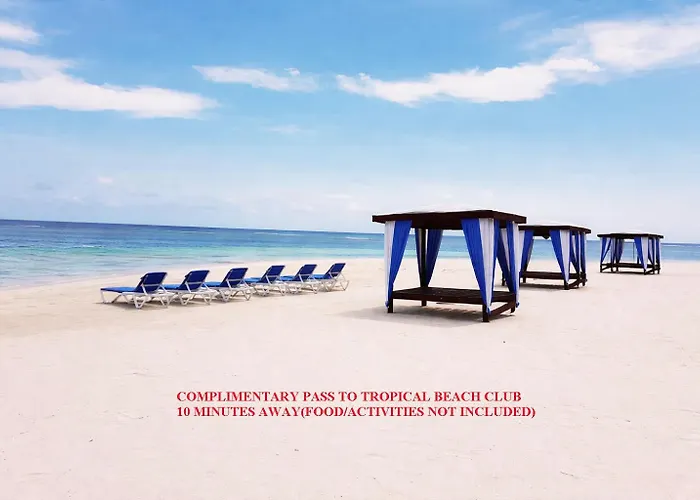Holiday home Mirando Place #3---beach Club Access, Hot Tub, Gym, Pool, 3 Lounges, Townhouse 3 ,airport 10min